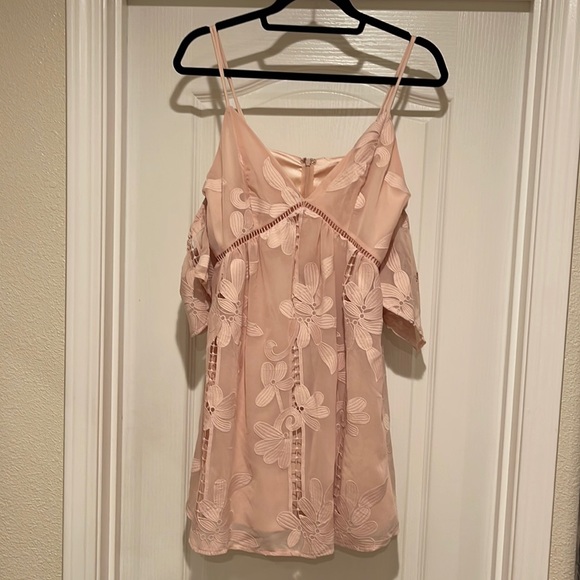 Lovers + Friends WISHFUL off shoulder
lace dress size 6 - Picture 4 of 11
